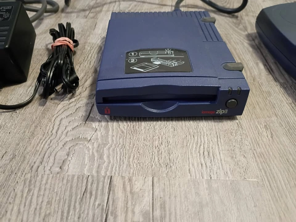 Two Iomega Zip External Drives Z250P & Z100P with Accessories - photo 2