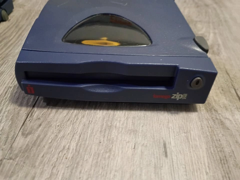 Two Iomega Zip External Drives Z250P & Z100P with Accessories - photo 3