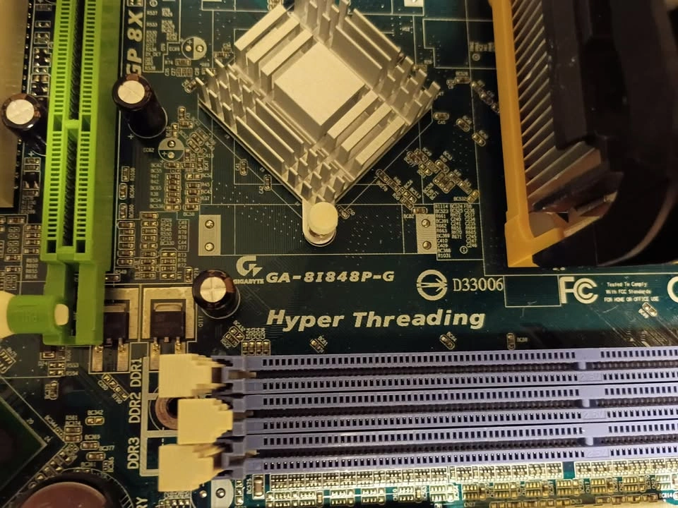 Pentium 4 3.00GHz CPU with Gigabyte Motherboard - photo 3
