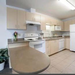 5 Beds 2 Baths Apartment - photo 5