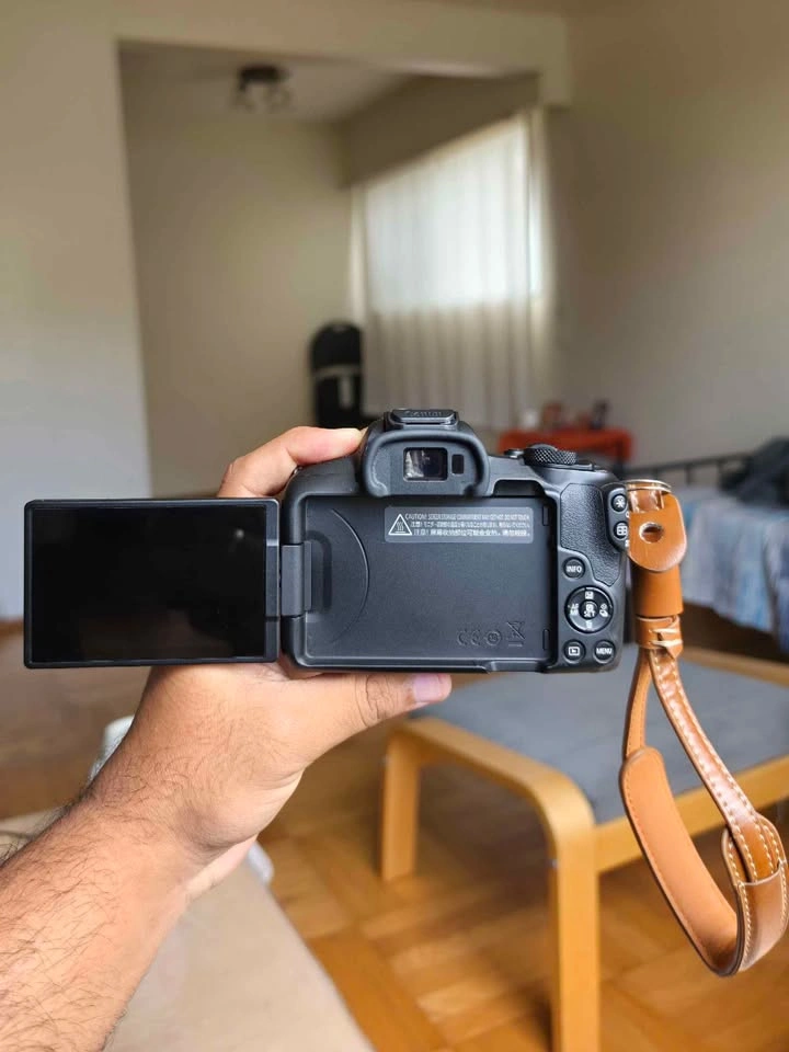 Canon R50 with Kit Lens