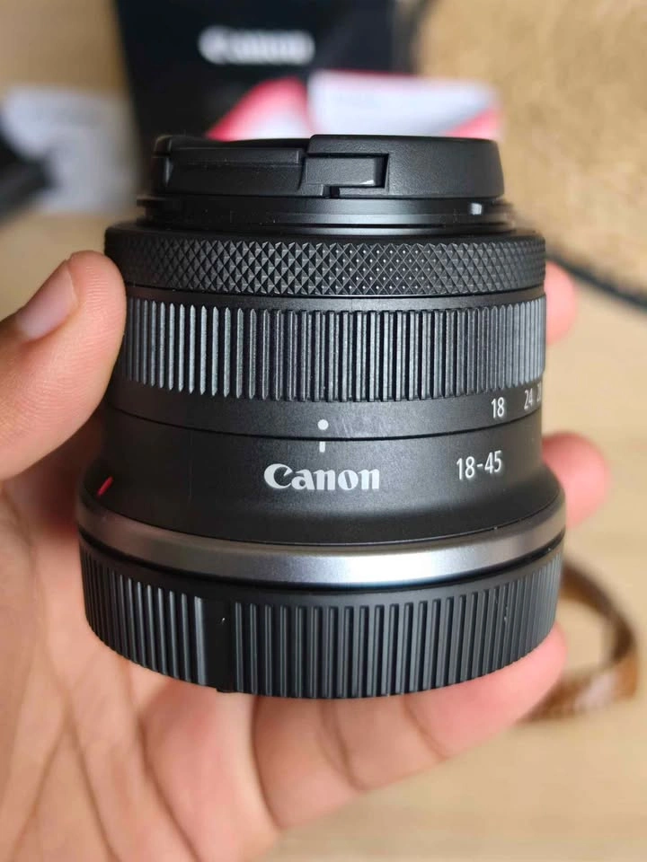 Canon R50 with Kit Lens - photo 4