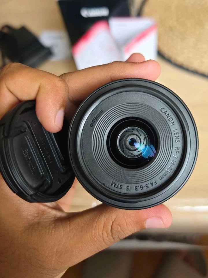Canon R50 with Kit Lens - photo 5