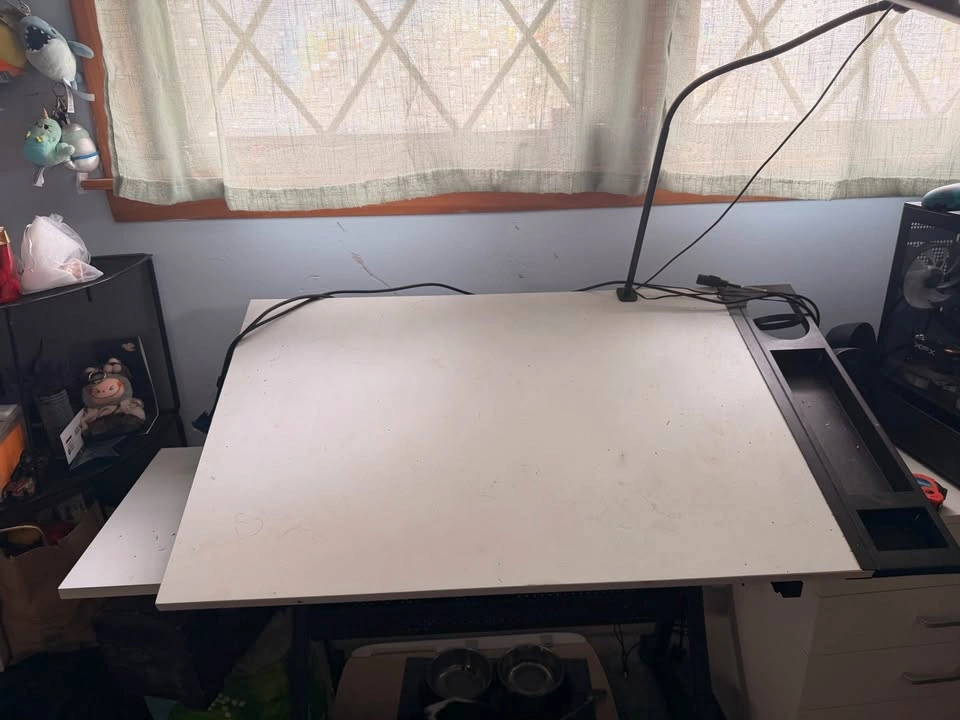 Artist Desk - photo 2