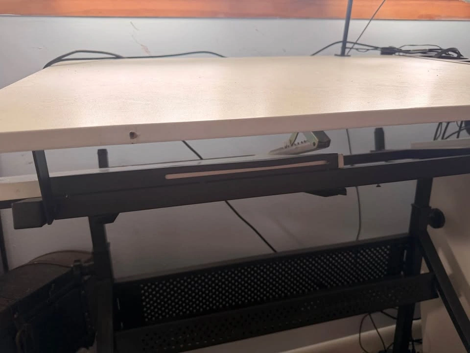 Artist Desk - photo 3