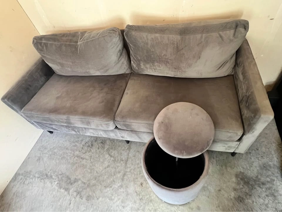 Free Delivery 🚛 Grey Velvet Sofa Couch + Chaise - photo 2