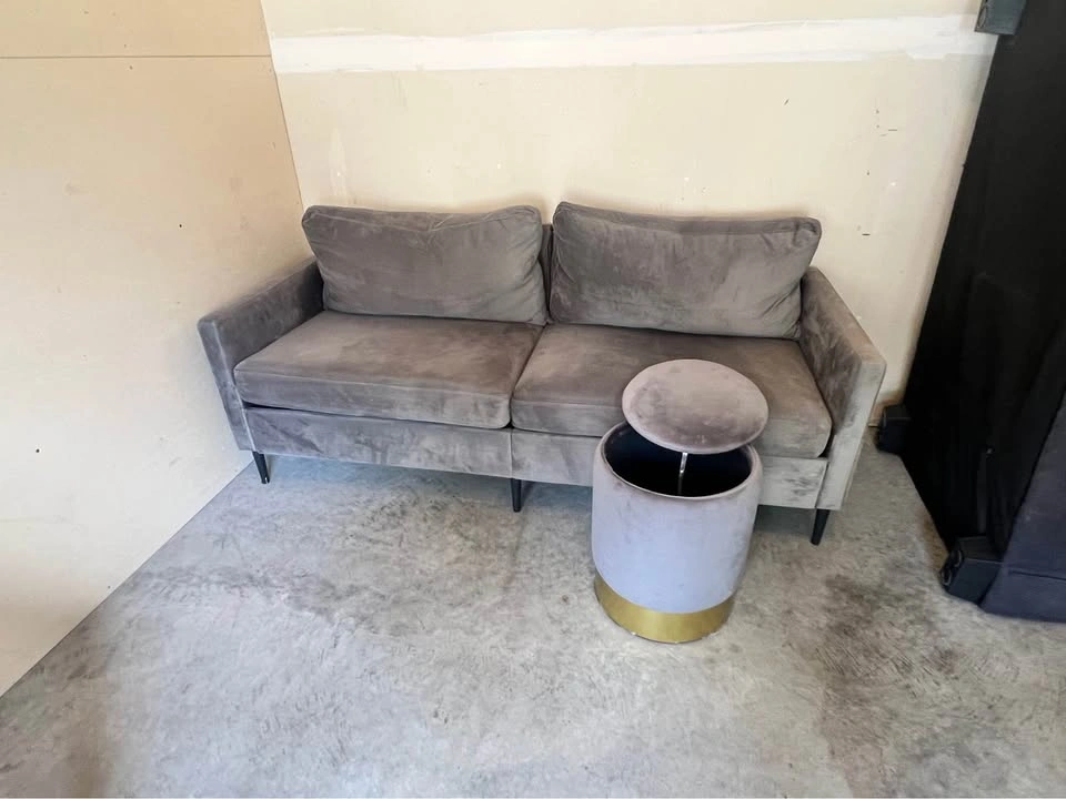 Free Delivery 🚛 Grey Velvet Sofa Couch + Chaise - photo 3