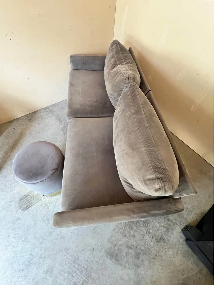 Free Delivery 🚛 Grey Velvet Sofa Couch + Chaise - photo 5