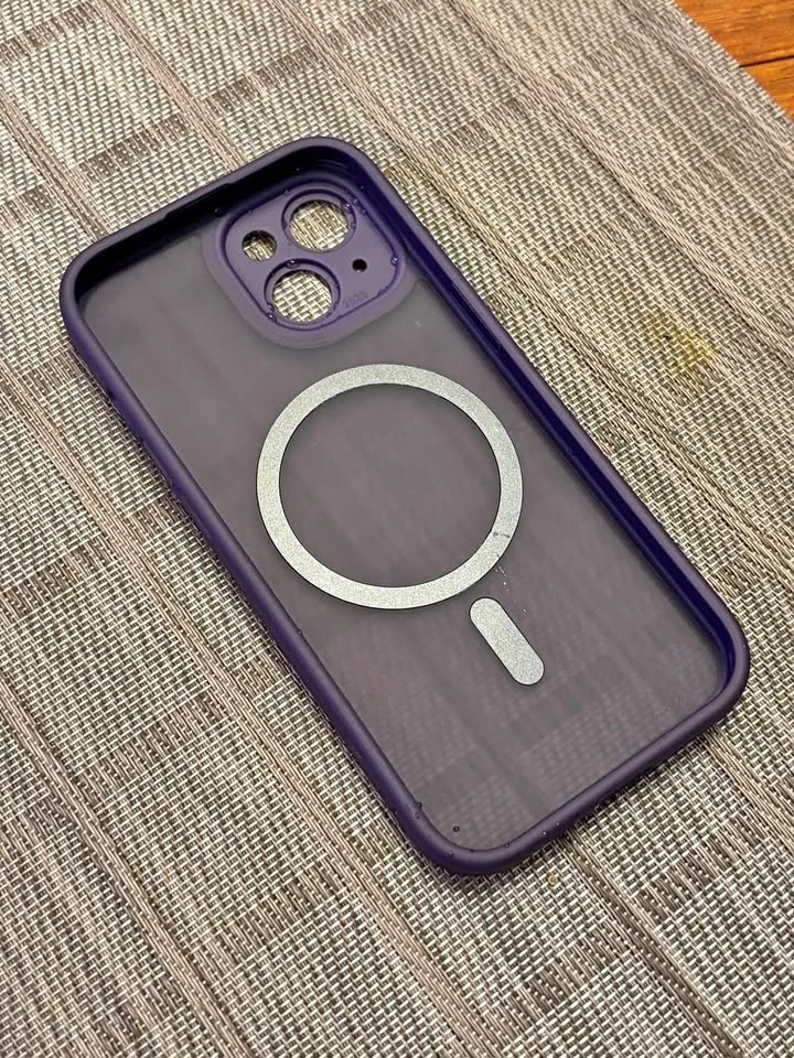 iPhone 15 magnetic snap case