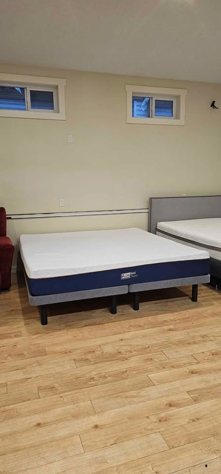 ×2 Complete King Beds - Excellent Condition - photo 4