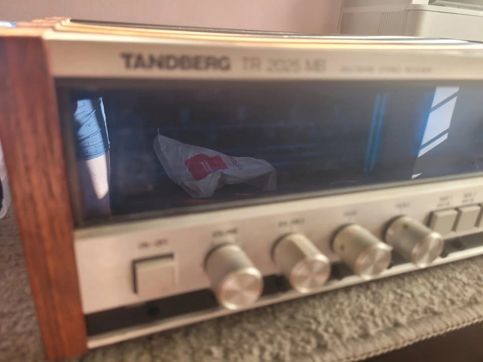 Tandberg TR 2025 Stereo Receiver - photo 2