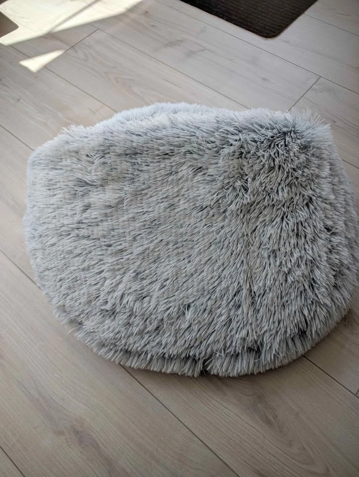 NEW Faux Fur Calming Donut Pet Bed for Cats or Dogs - photo 2