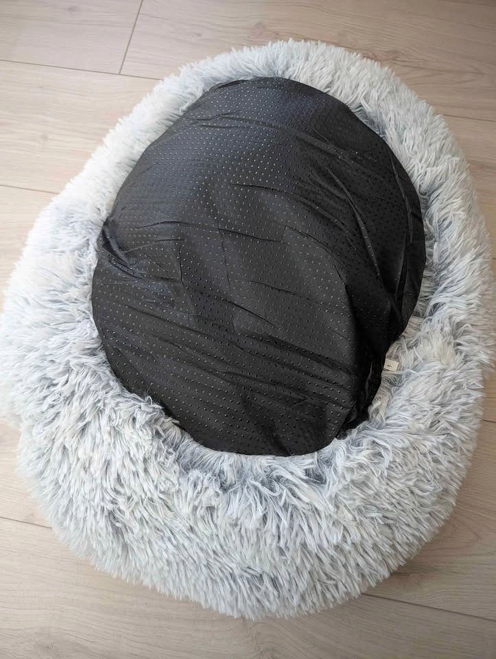 NEW Faux Fur Calming Donut Pet Bed for Cats or Dogs - photo 3
