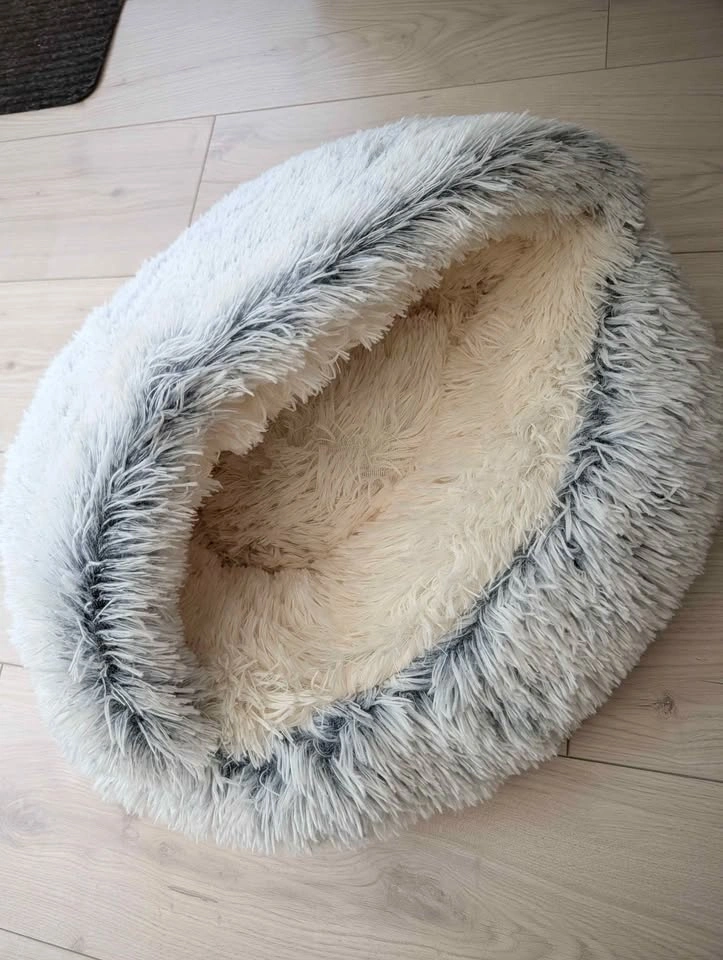 NEW Faux Fur Calming Donut Pet Bed for Cats or Dogs - photo 4