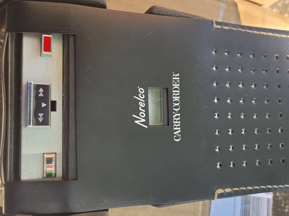 Norelco Carry-Corder 150 Cassette Player/Recorder EL3302 1964 - photo 2