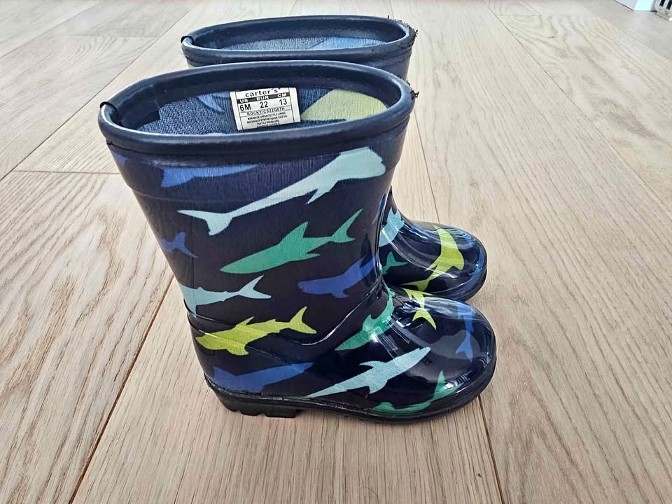 Size 6 toddler Carters rain boots