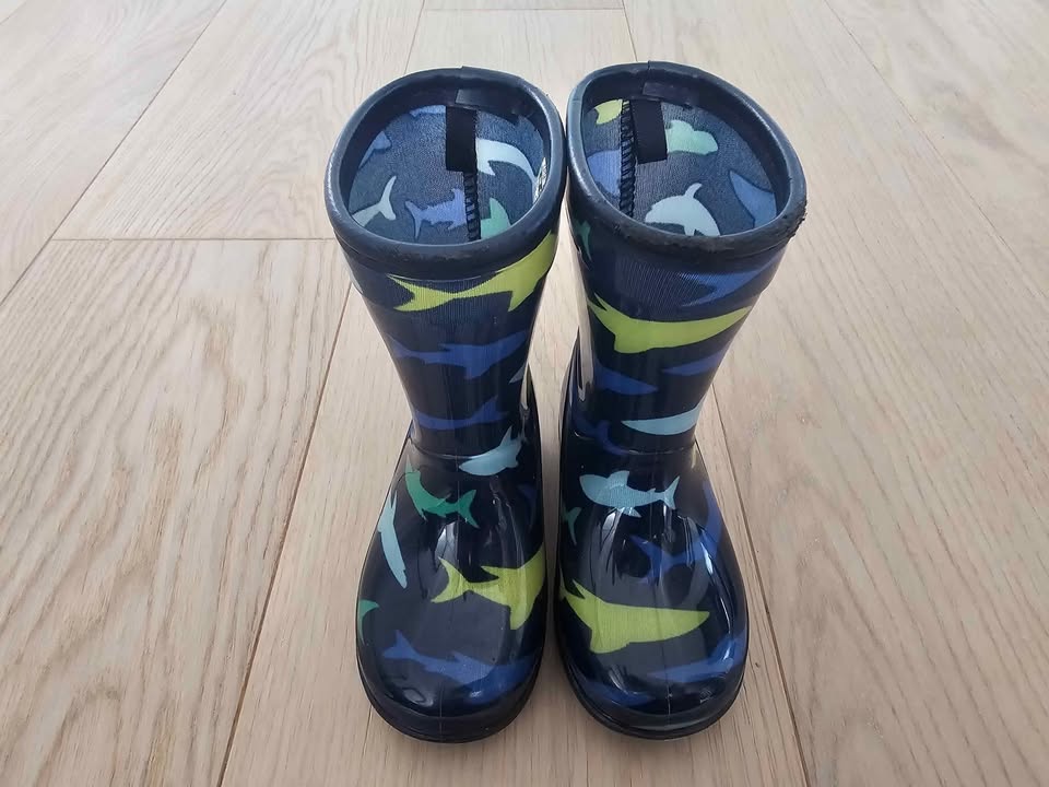 Size 6 toddler Carters rain boots - photo 2