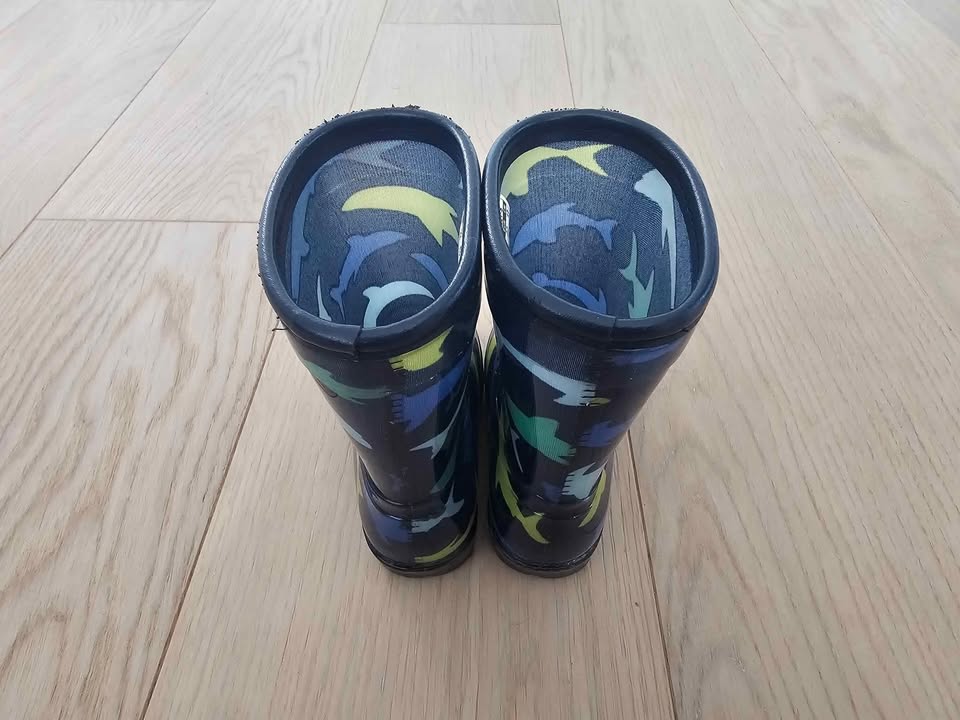 Size 6 toddler Carters rain boots - photo 4
