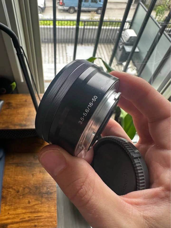 Sony E PZ 16-50mm f/3.5-5.6 OSS Lens - photo 2