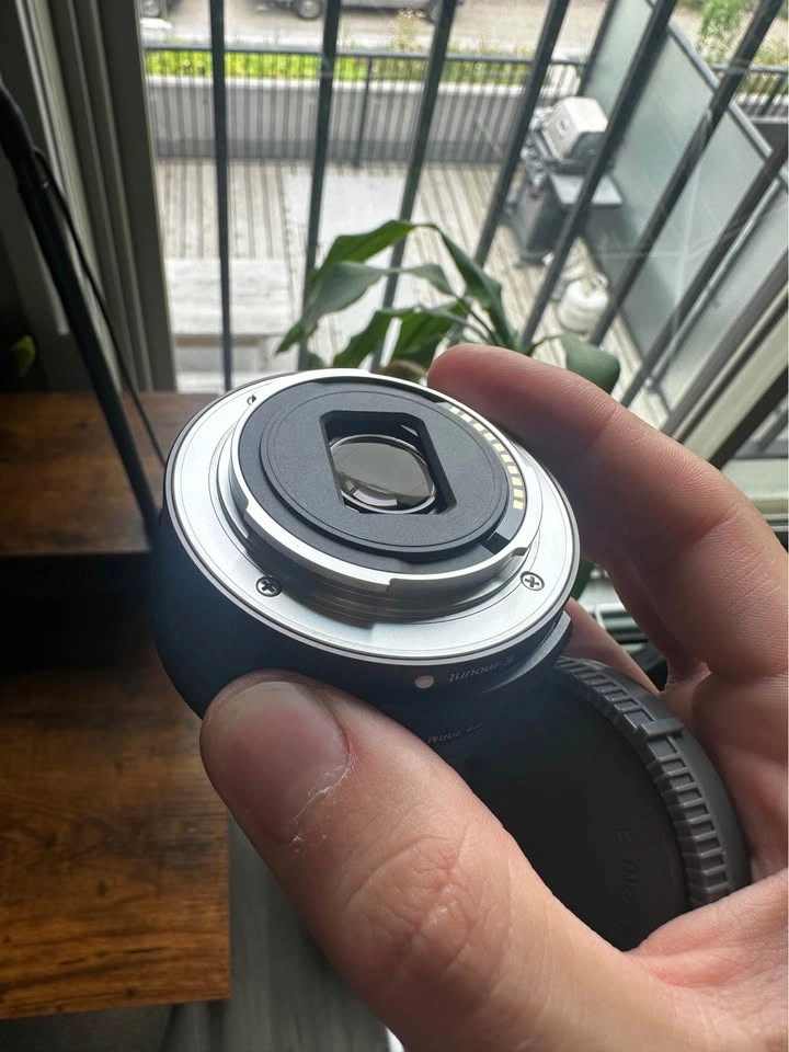 Sony E PZ 16-50mm f/3.5-5.6 OSS Lens - photo 3