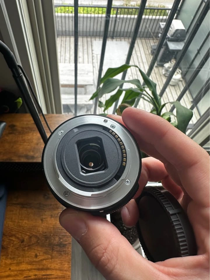Sony E PZ 16-50mm f/3.5-5.6 OSS Lens - photo 5