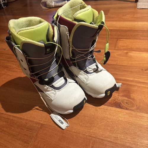 womens snowboard boots size 8