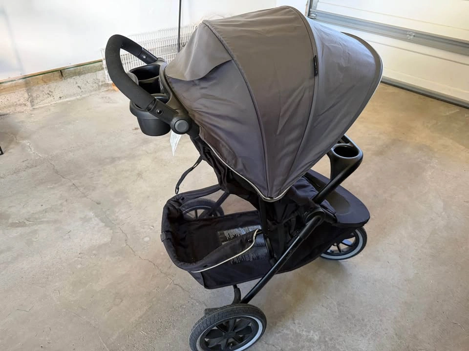 Like New! Evenflo Folio3 Travel System (Car Seat + Stroller)