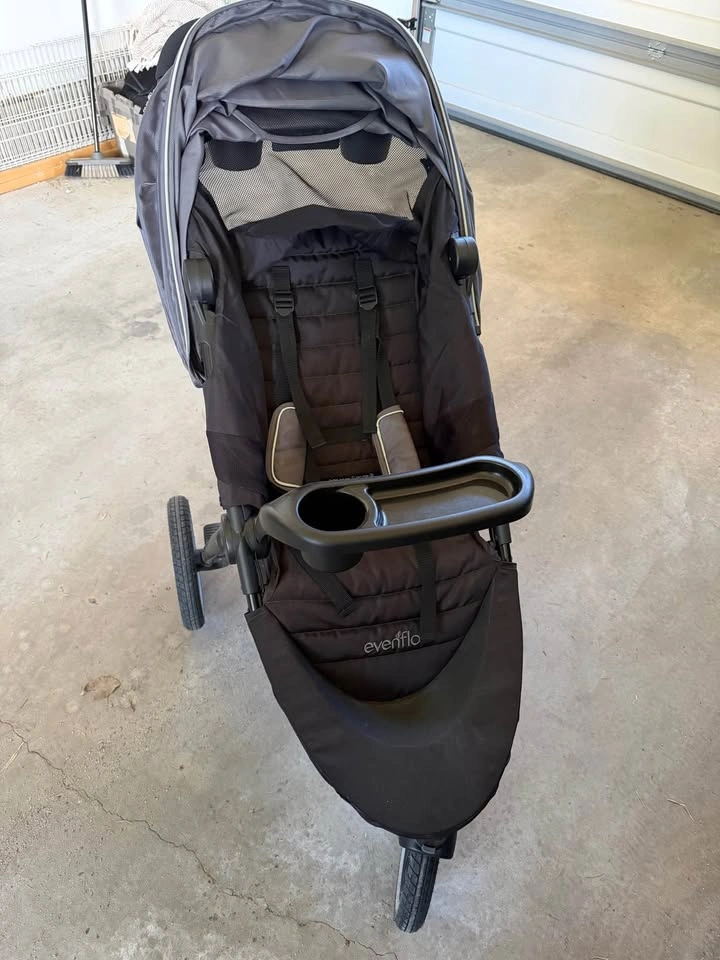 Like New! Evenflo Folio3 Travel System (Car Seat + Stroller) - photo 2