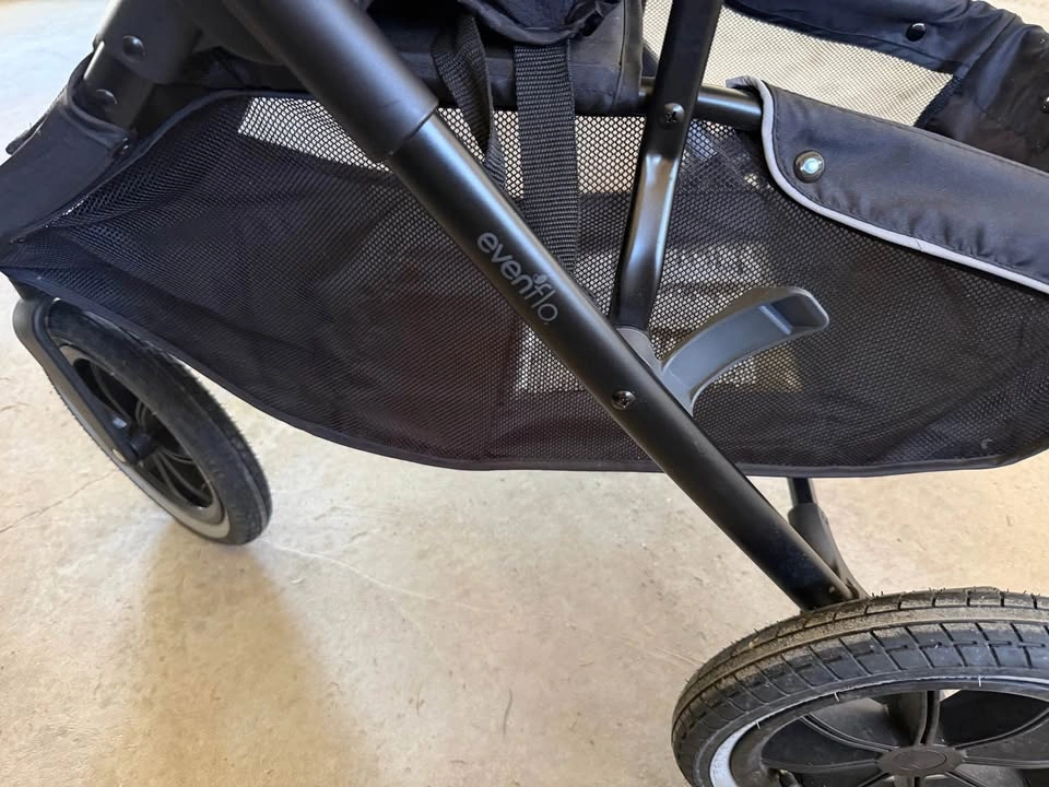Like New! Evenflo Folio3 Travel System (Car Seat + Stroller) - photo 4