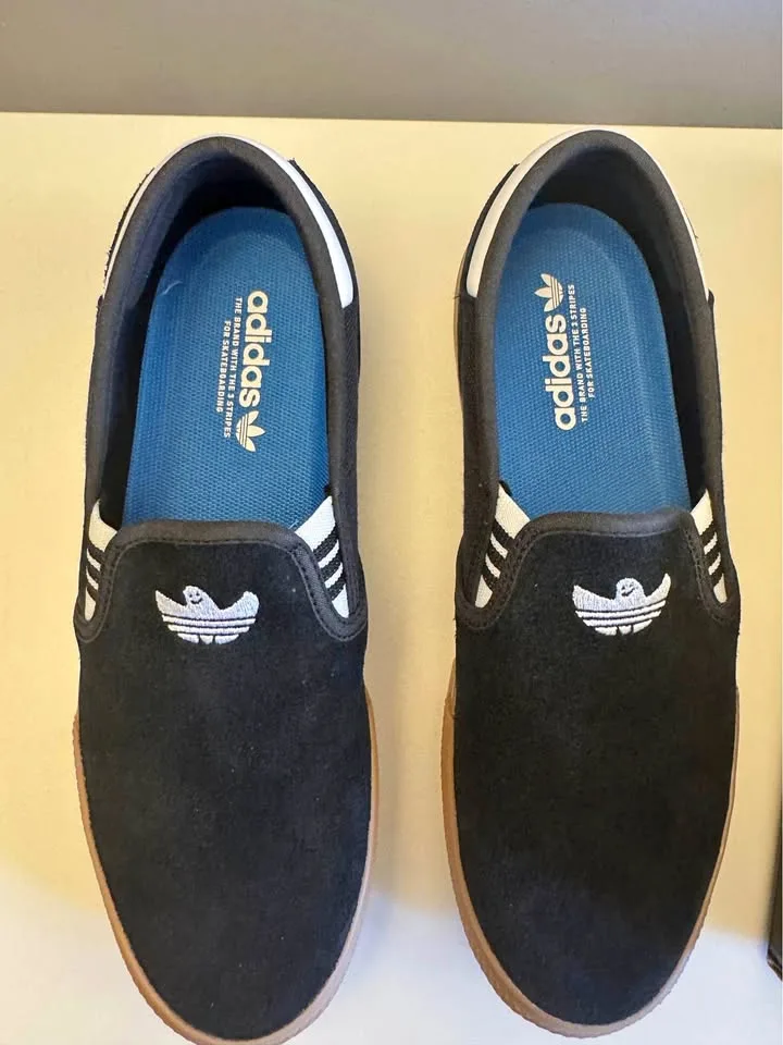 SHMOOFOIL SHOES thumbnail
