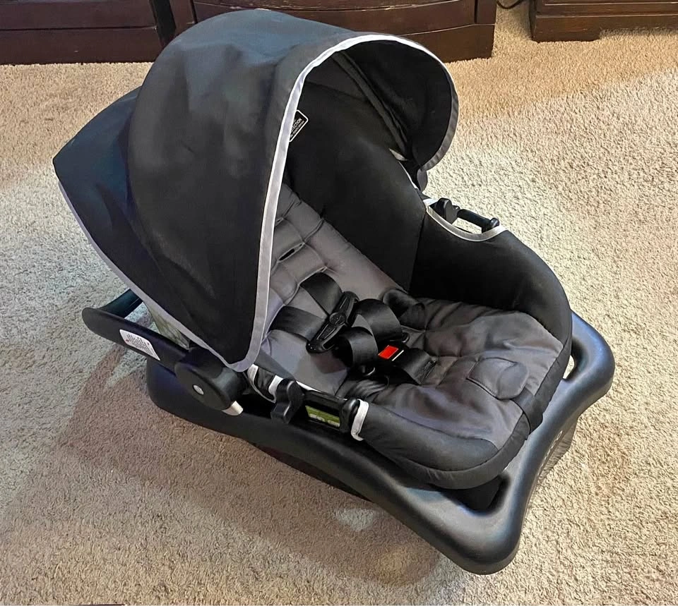 Cosco Baby Car Seat Carrier with Base - Black/Grey