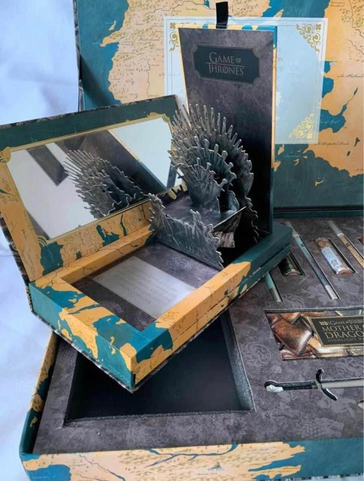 Urban Decay Game of Thrones Makeup Kit - photo 5