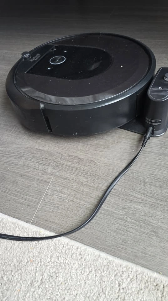 iRobot Roomba Robot Vacuum - photo 3