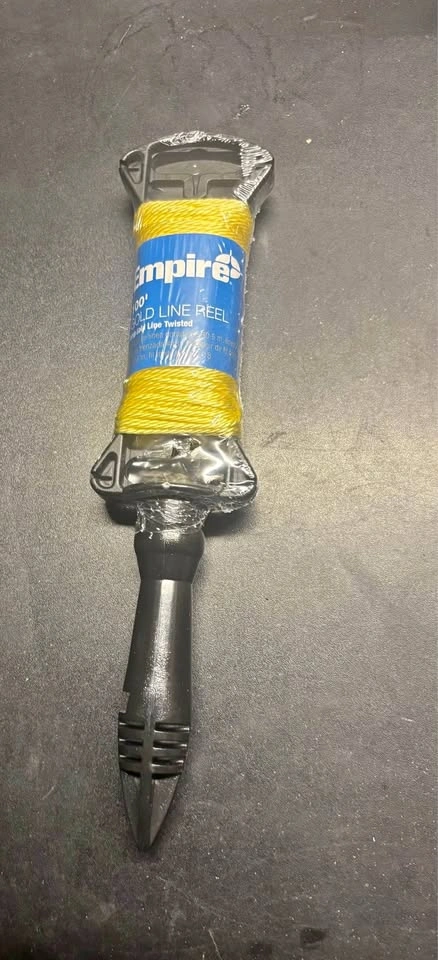 Empire 720 Polycast Post and Pipe Level & 100' Gold Line Reel