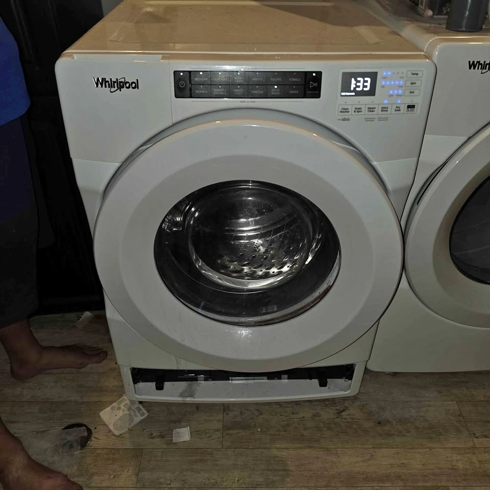 EUC Whirlpool Front loader washing machine