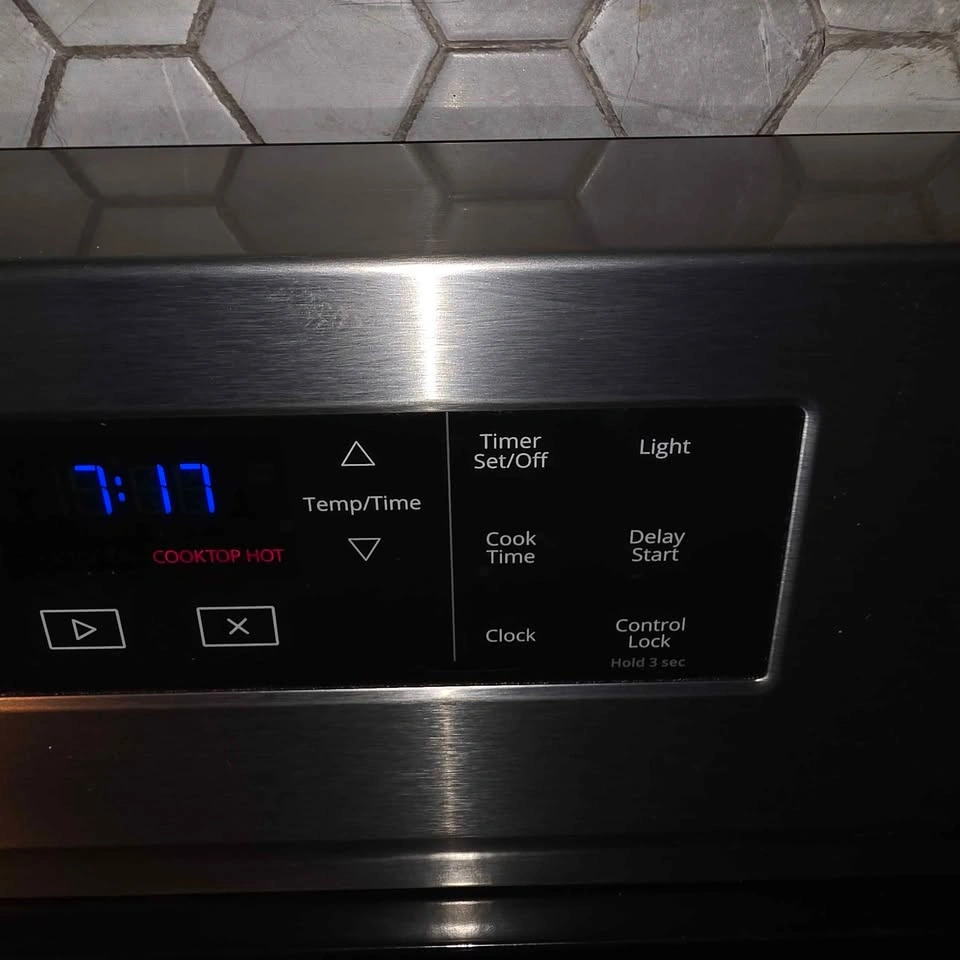 GUC Whirlpool electric stove - photo 4