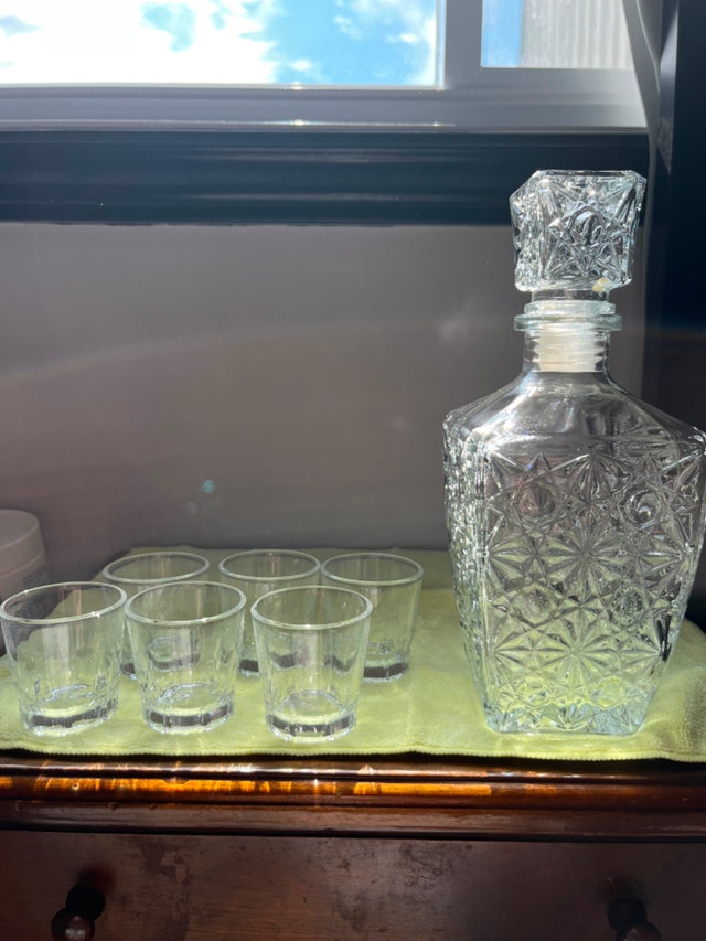 Glass Decanter With 6 Glasses