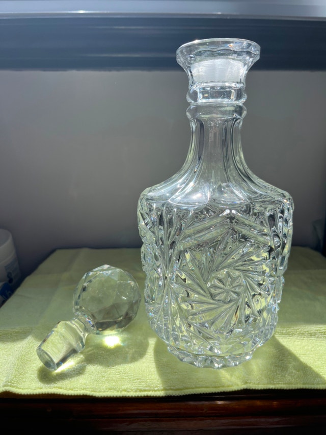 Vintage Pinwheel-Cut Crystal Decanter - photo 2