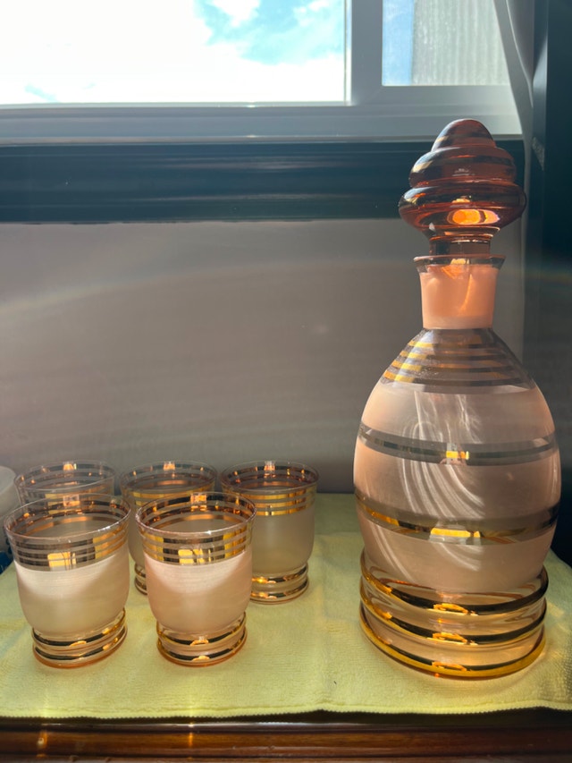 Vintage Light Pink & Gold Decanter With 5 Glasses
