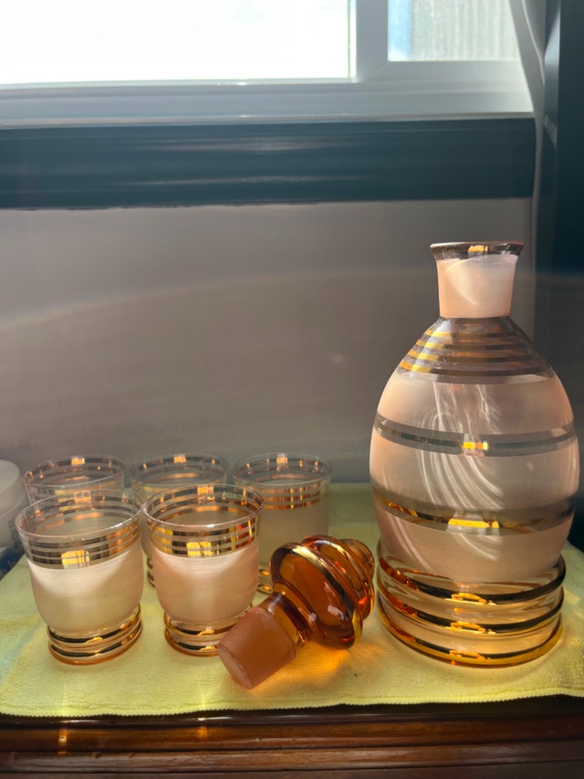 Vintage Light Pink & Gold Decanter With 5 Glasses - photo 2