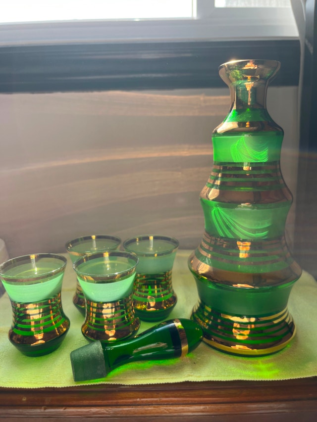 Vintage Green & Gold Decanter With 4 Glasses - photo 2