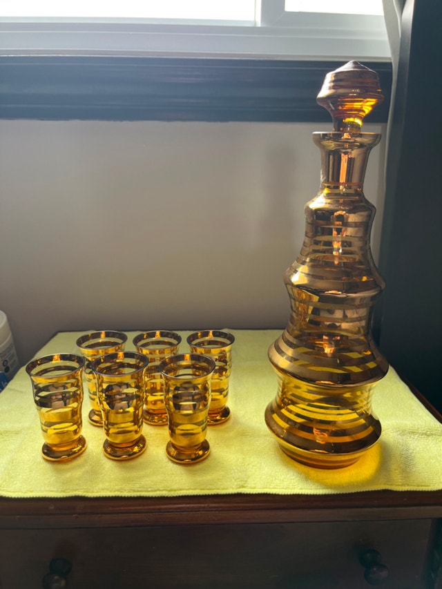 Vintage Amber & Gold Decanter With 6 Glasses