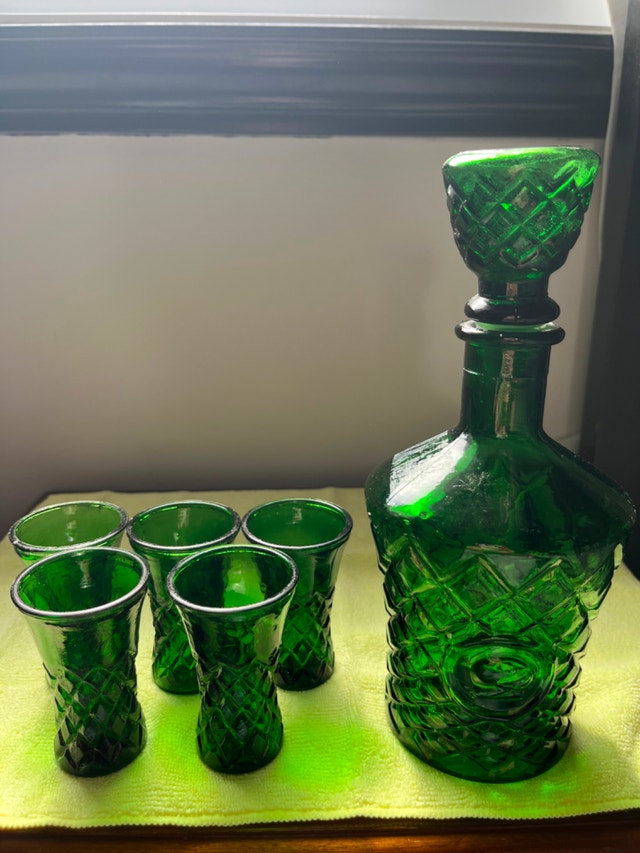 Green Glass Decanter With 5 Matching Glasses