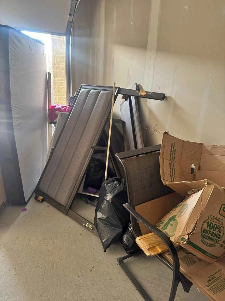 Junk Removal and Garbage Disposal Service - GTA