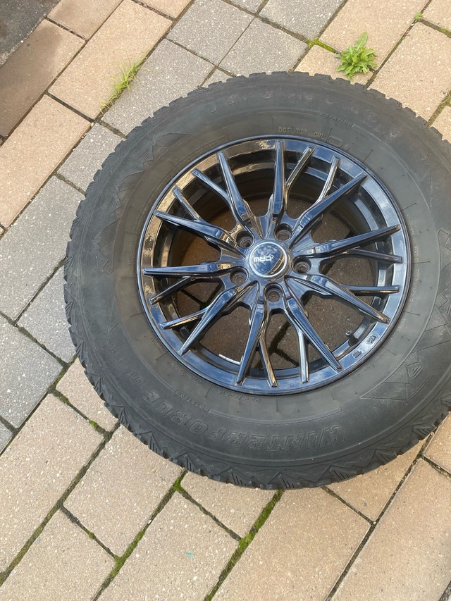 4 winter tires with rims barely used - photo 2
