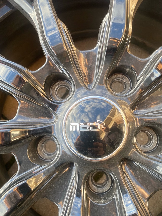 4 winter tires with rims barely used - photo 3