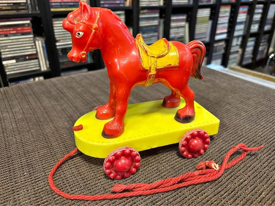 Vintage 1960’s Plastic Horse Pull Toy – Rolling Base – Mid-Centu
