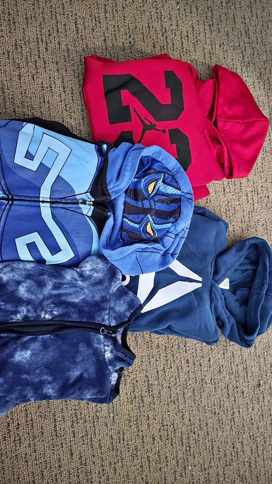 Euc youth boys medium sweater lot