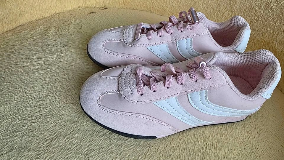 Euc girls size 13 justice shoes