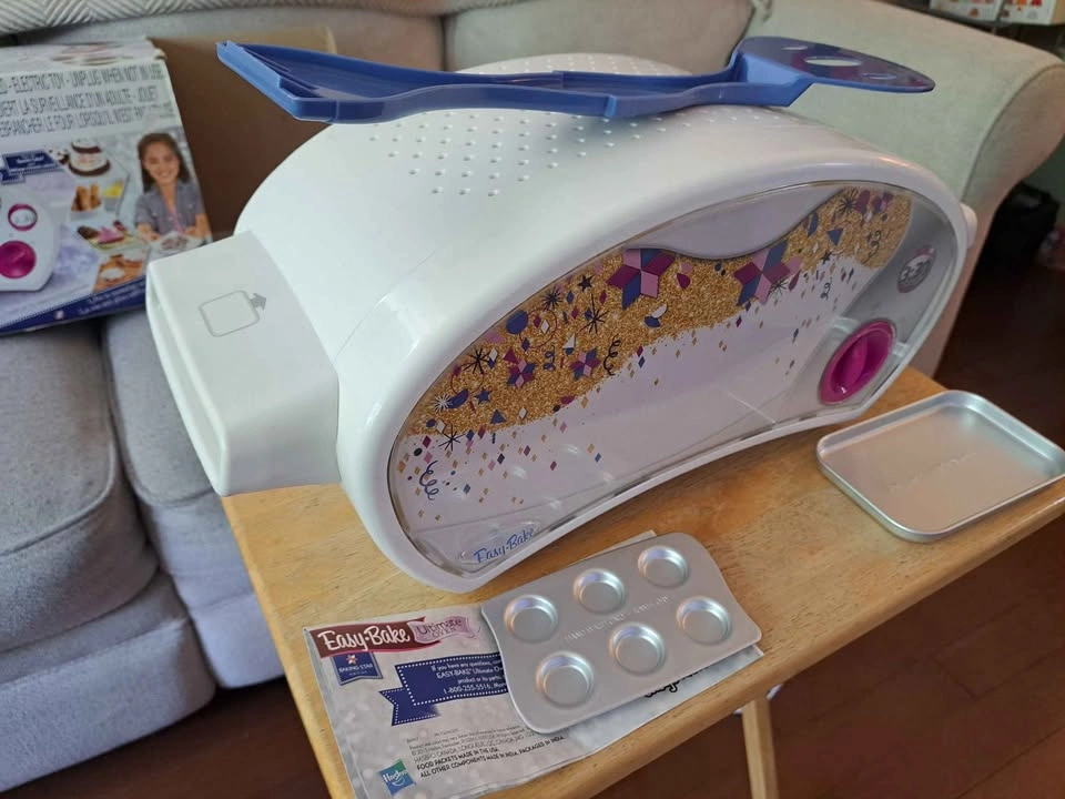 Easy Bake Oven With Box and Instructions - Only Used Once - photo 2